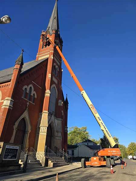 Barnes Dayton On Call Wildlife Control professionals often work at great heights in order to remove bats.